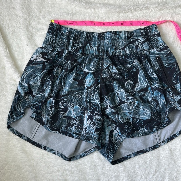 Lululemon Spring Break Away Short Eternal
Wave Starlight Black Size 6 - Picture 7 of 9